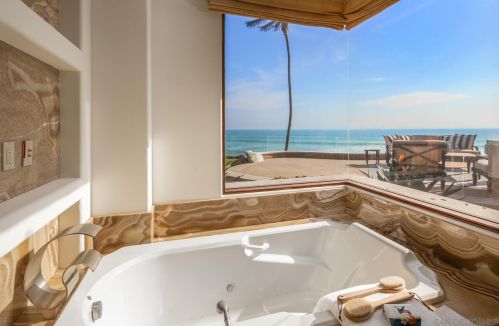 5305 Carlsbad Blvd, Carlsbad CA 92008-4416 exterior