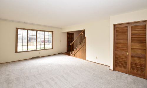 8840 Glenwood Dr, Greendale, WI 53129-1530