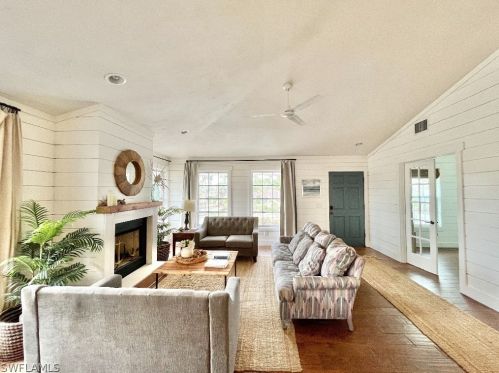 220 Palm Lk Dr, Sanibel FL 33957-5601 exterior