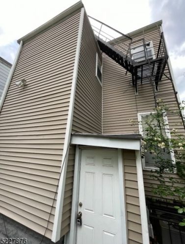 168 18th St, East Orange NJ  07018-0039 exterior