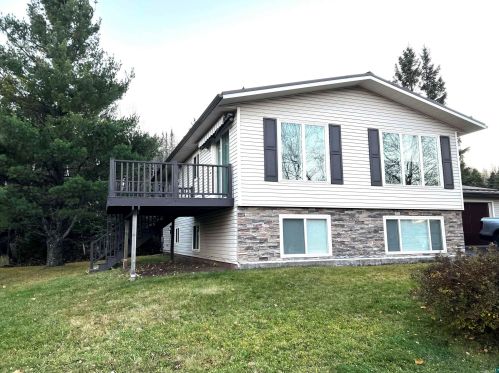 18 Nelson Dr, Silver Bay, MN 55614-1110