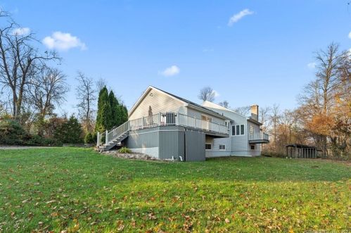 141 Oxbow Ln, Northford, CT 06472-1163