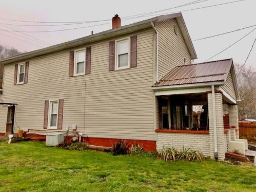 155 Mill St, Wampum, PA 16157-4613