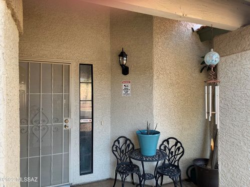 7272 Maple Ridge Dr, Tucson, AZ 85743-9003