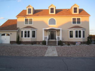 33 Royal Dr, Bricktown NJ  08723-6730 exterior
