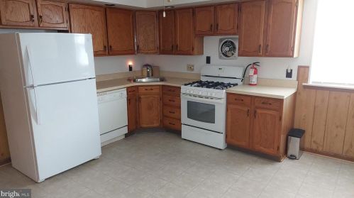 58 Smallwood Pl, West Deptford, NJ 08096-5943