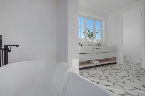 710 Cabrillo Ave, San Diego CA  92118-2030 exterior