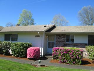 14833 Grant Ct, Portland, OR 97233-3024