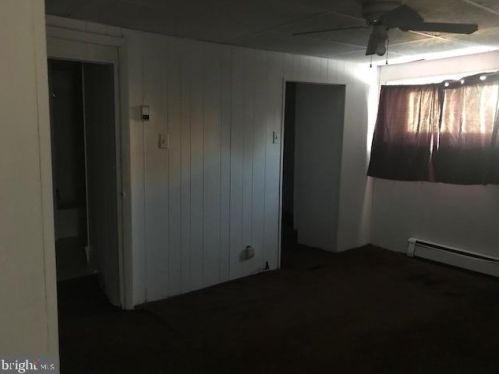 6501 Guyer Ave, Philadelphia PA 19153-2405 exterior