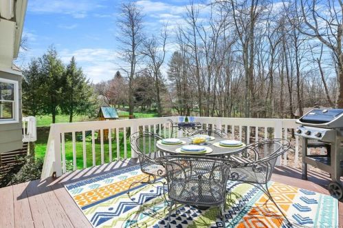 12 Cold Spg Dr, Bridgeport CT 06611-1106 exterior