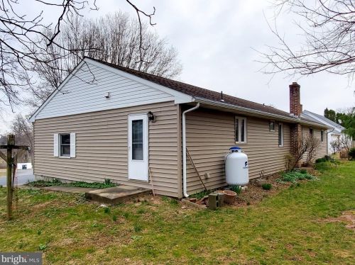 65 Ream Rd, Ephrata PA  17522-9792 exterior