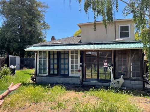 703 Flynn Ave, Redwood City CA  94063-2930 exterior