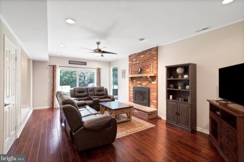 907 Quincy Dr, Yardley PA  19067-2902 exterior