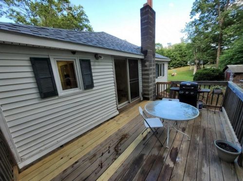 15 Great Pond Rd, Kingston NH  03848-3757 exterior