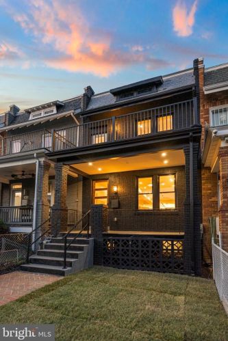 1330 Queen St, Washington, DC 20002-2522