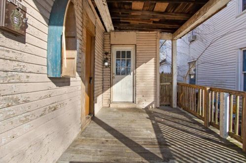 228 Oakland Sq, Bellefontaine OH  43311-2144 exterior