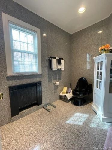 28 Parkway Cir, Mount Vernon NY  10552-1916 exterior