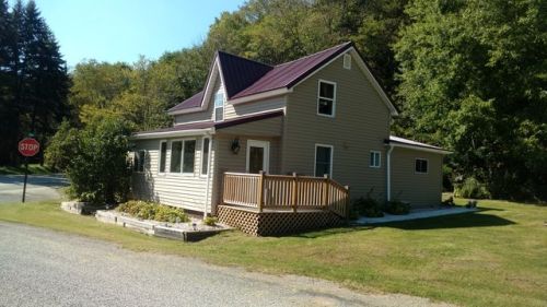 203 Light House Rd, Commodore, PA 15729-9206