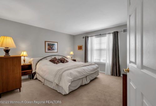 5 Winding River Rd, Lakewood NJ  08701-5734 exterior