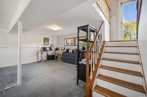 7 Newbrook Ln, Elwood NY  11731-5230 exterior