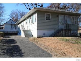 423 Pond St, Bridgeport, CT 06606-3951