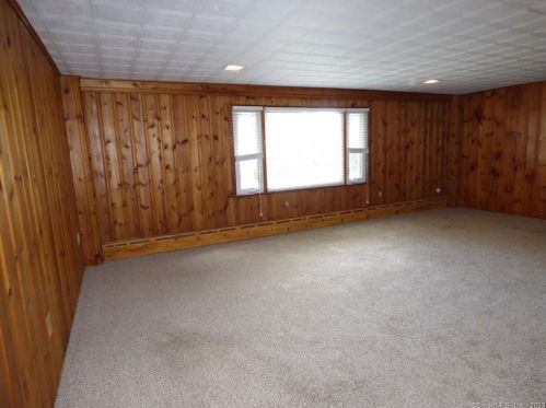 6 Ridgeland Cir, Wallingford CT  06492-2121 exterior