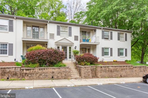 5902 Kingsford Rd, Springfield VA  22152-1127 exterior