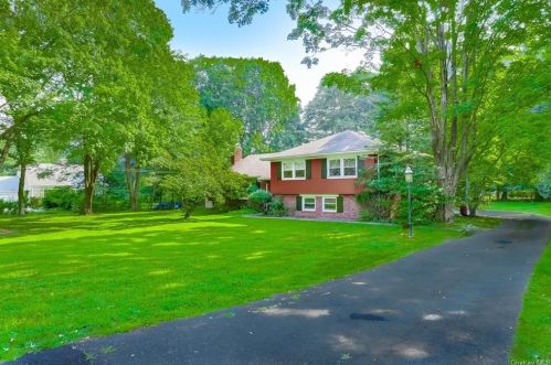 122 Spook Rock Rd, Airmont, NY 10901-3008