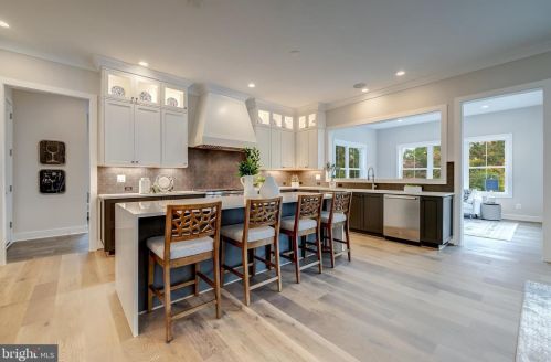 6580 Brooks Pl, Falls Church VA  22044-1105 exterior