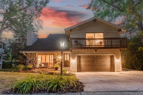 2912 Devonshire Ct, Waukesha, WI 53188-1368