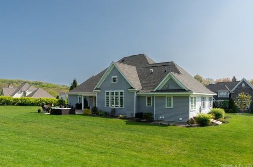 19 Somerset Dr, Waterbury CT  06762-3341 exterior