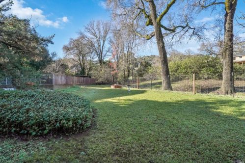 930 Live Oak Ave, Ukiah CA  95482-3733 exterior