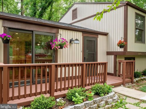 2268 Cocquina Dr, Herndon VA  20191-1140 exterior