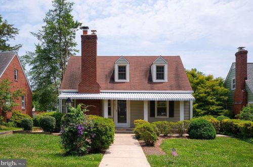 2851 Meadow Ln, Falls Church, VA 22042-2329