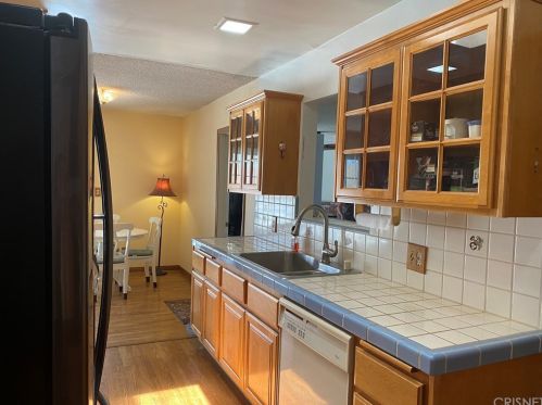 24421 Shadeland Dr, Santa Clarita CA  91321-3616 exterior