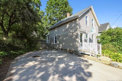 83 6th St, Norwich, CT 06360-3850