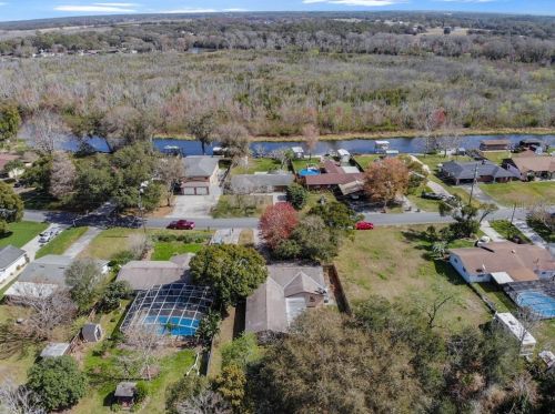 27845 Lois Dr, Tavares, FL 32778-9611