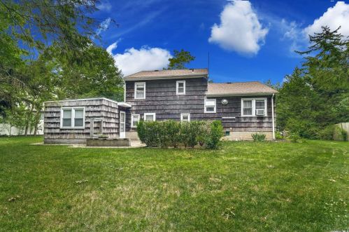 11 Ruby Ln, Huntington Station NY  11746-4518 exterior