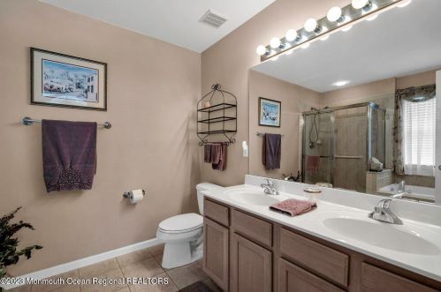 5 Winding River Rd, Lakewood NJ  08701-5734 exterior