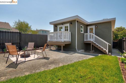 5018 Congress Ave, Oakland CA 94601-5405 exterior