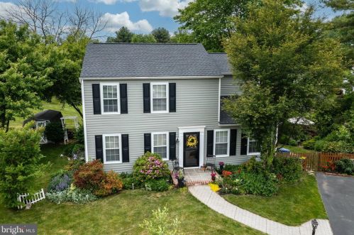 46 Suffolk Ct, Downingtown, PA 19335-1111