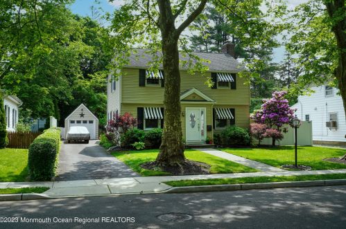 17 Grant Pl, Tinton Falls, NJ 07701-2117