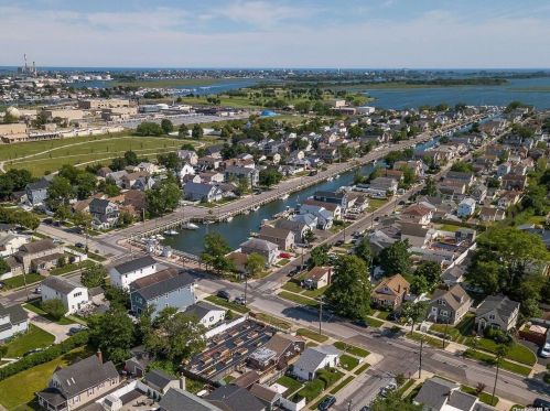 139 Baisley Ave, East Rockaway NY  11518-1823 exterior