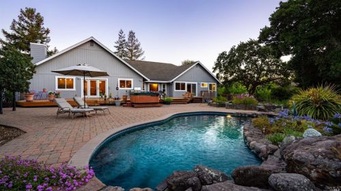 882 Hardstone Ct, Santa Rosa, CA 95405-5582
