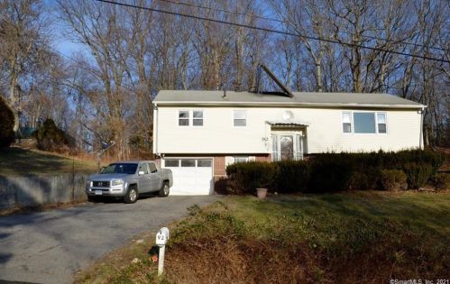92 Lucas Park Rd, Norwich CT  06360-7144 exterior