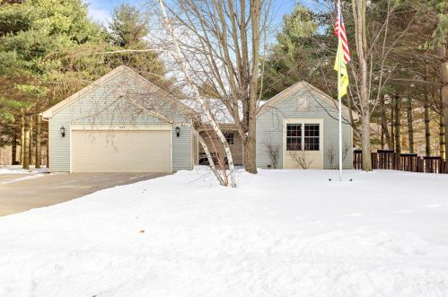 1434 American Eagle Dr, Slinger, WI 53086-9036