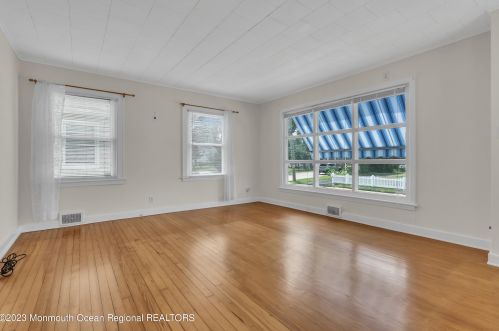 1604 Maplewood Rd, Belmar NJ 07719-3151 exterior