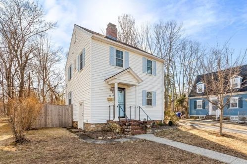 10 Demars St, Maynard, MA 01754-1845