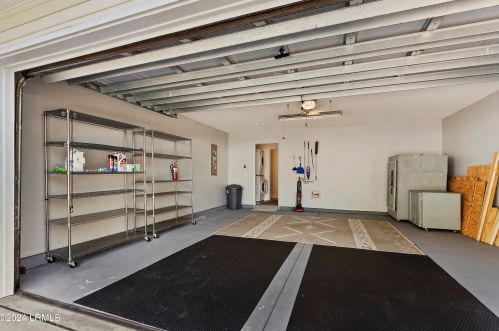 4 Lakeside Dr, Bluffton SC  29910-8015 exterior