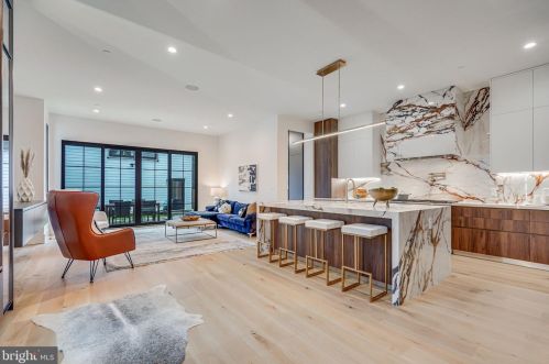 4915 Western Ave, Washington DC  20016-4319 exterior